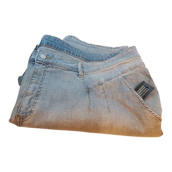 Candace Cameron Bure Yoked Top Light Wash Jeans Women's Plus Size 32W Straight - Picture 1 of 10